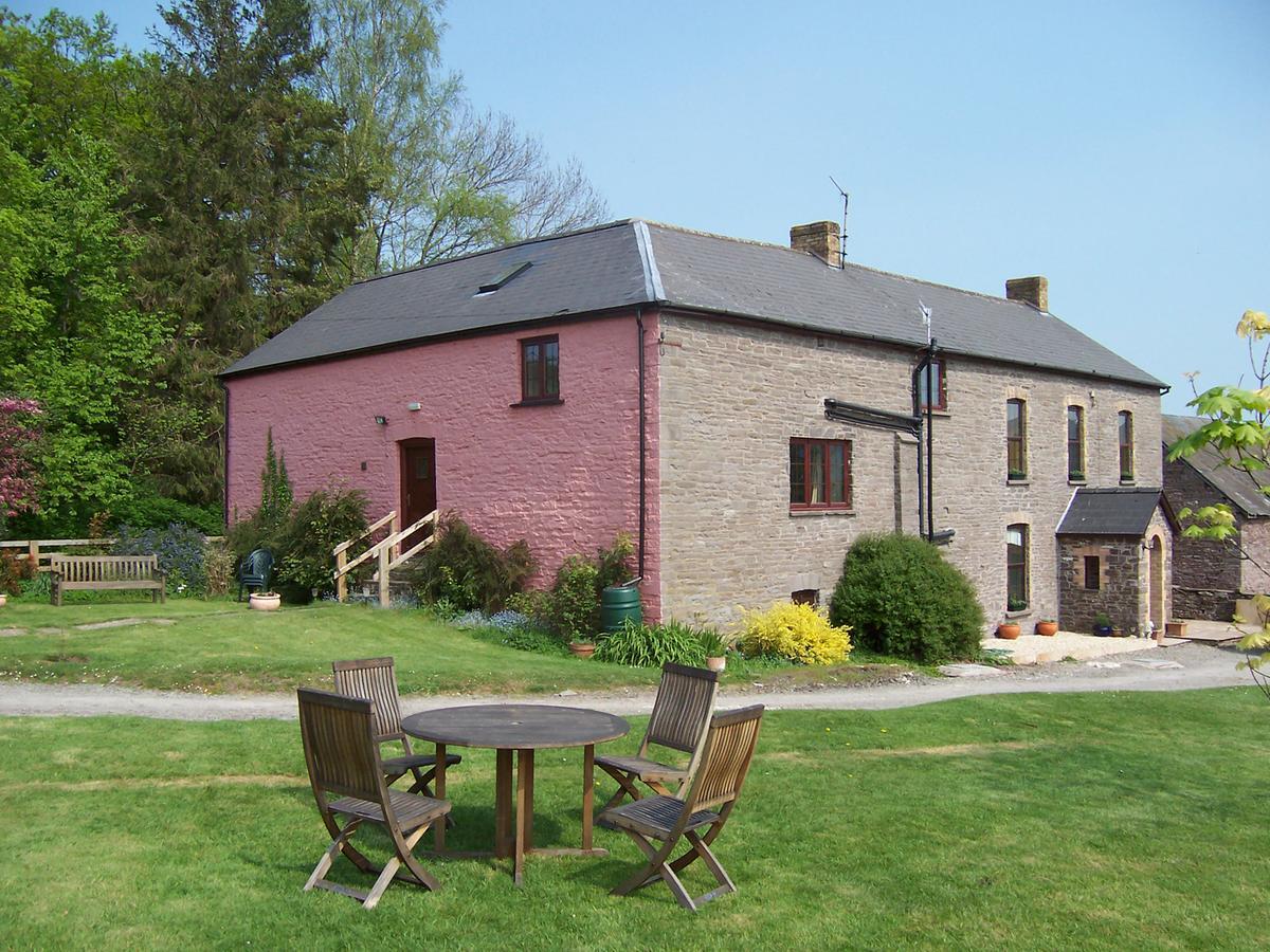 Brynderwen Bed & Breakfast Llangorse ภายนอก รูปภาพ