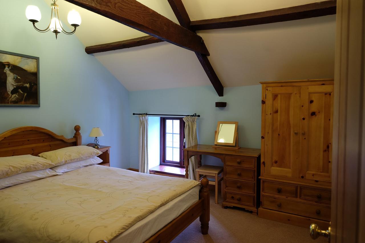 Brynderwen Bed & Breakfast Llangorse ภายนอก รูปภาพ